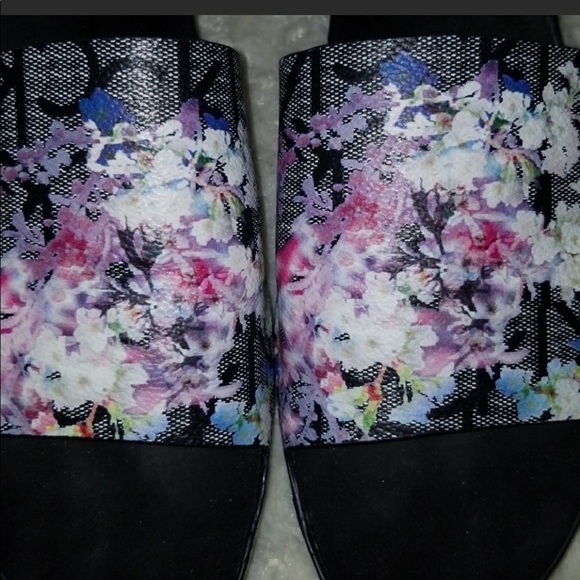 Calvin Klein size 10 black Floral Monogram Slides - Picture 4 of 9